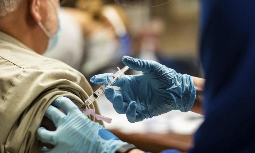 Εμβολιασμοί: Ανοίγει στις 10 Οκτωβρίου η πλατφόρμα για την τρίτη δόση στους άνω των 50 ετών